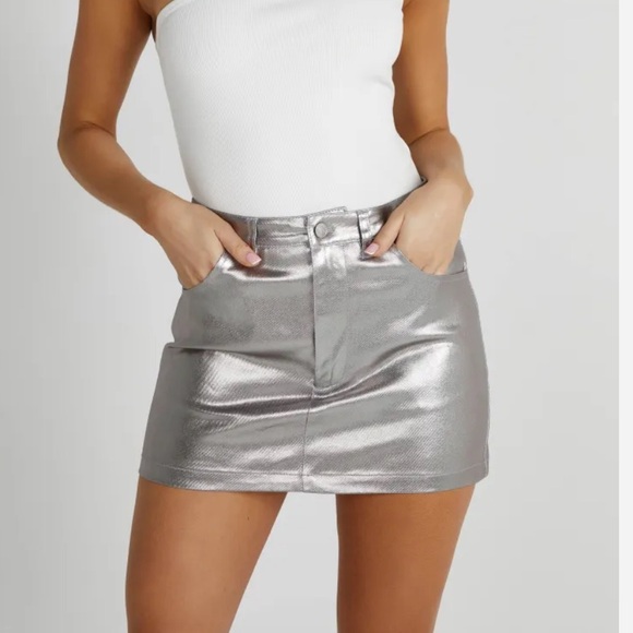 Meshki Carlie Metallic Silver Mini Skirt - Picture 1 of 4